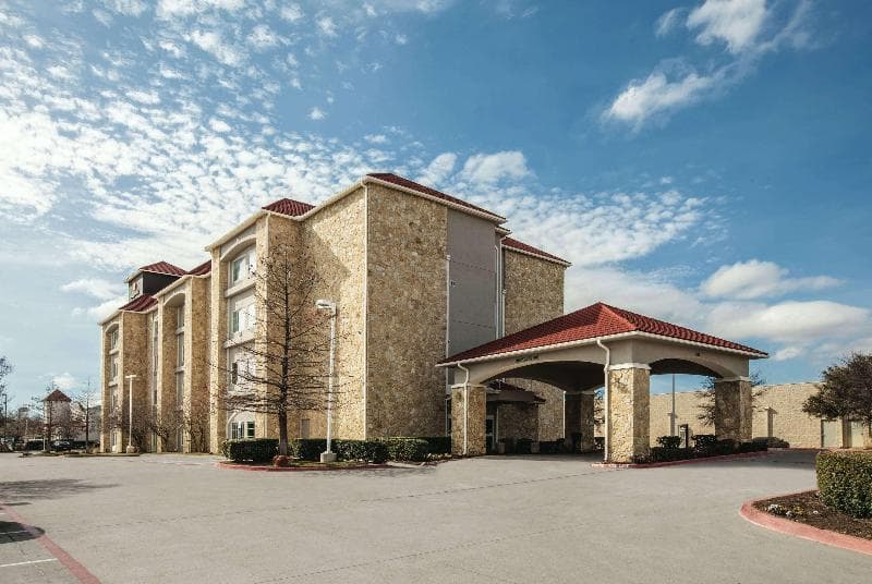 La Quinta Inn & Suites by Wyndham Mansfield TX photo 1