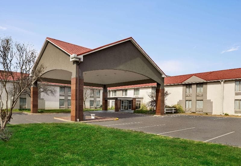 La Quinta Inn by Wyndham Waldorf photo 1