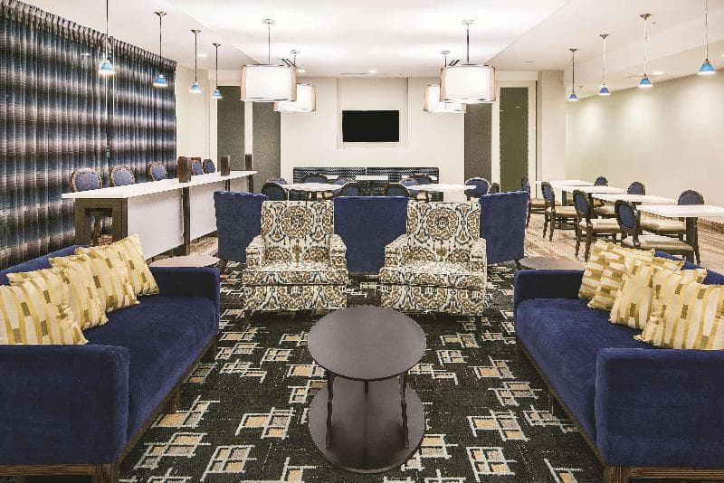 La Quinta Inn & Suites Karnes City 3