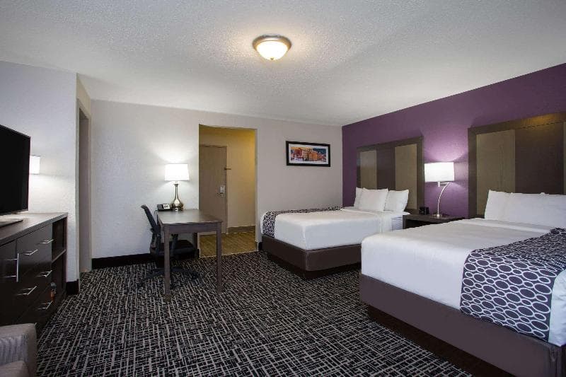 La Quinta Inn & Suites by Wyndham Roanoke Salem 4