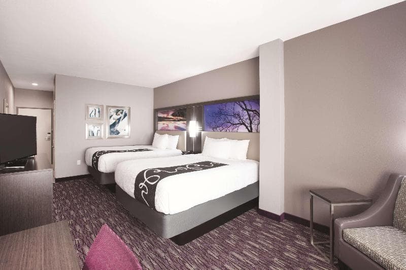 La Quinta Inn & Suites by Wyndham Kingsville 4