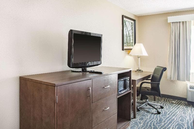 La Quinta Inn by Wyndham Richmond South 4
