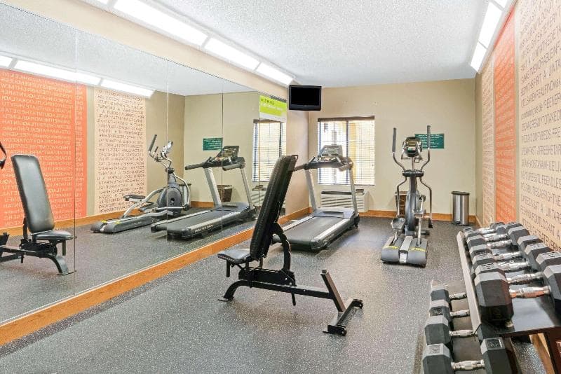 La Quinta Inn & Suites by Wyndham Shawnee 2