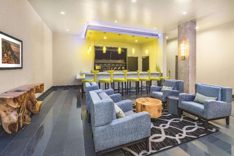 La Quinta Inn & Suites by Wyndham Cleveland TN 2