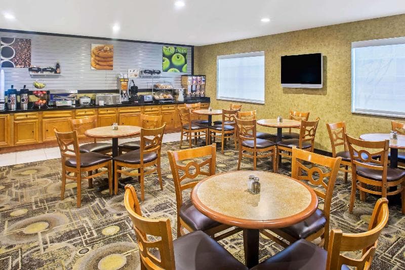 La Quinta Inn & Suites by Wyndham Fort Smith 3