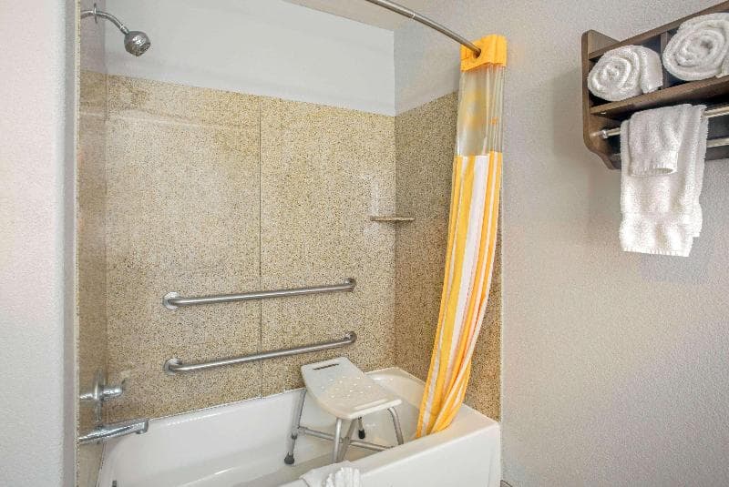 La Quinta Inn & Suites by Wyndham Fort Smith 4
