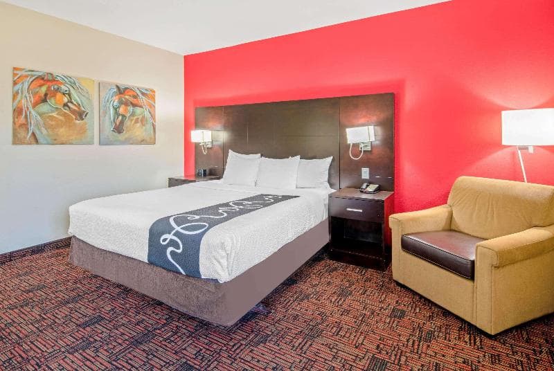 La Quinta Inn & Suites by Wyndham Elk City 3