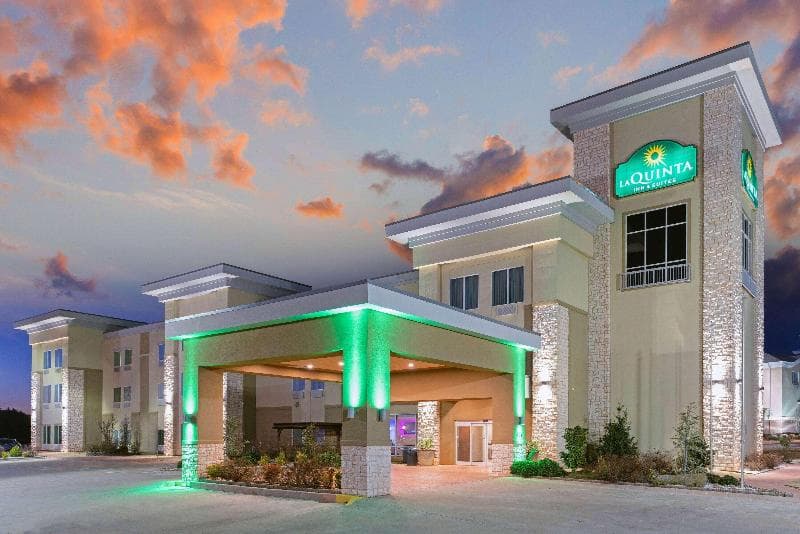 La Quinta Inn & Suites by Wyndham Guthrie photo 1