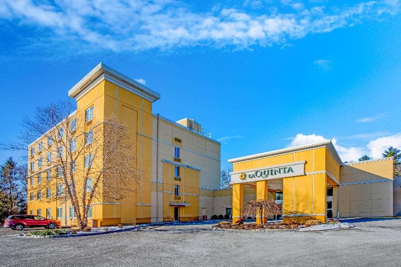 La Quinta Inn & Suites by Wyndham Danbury 4