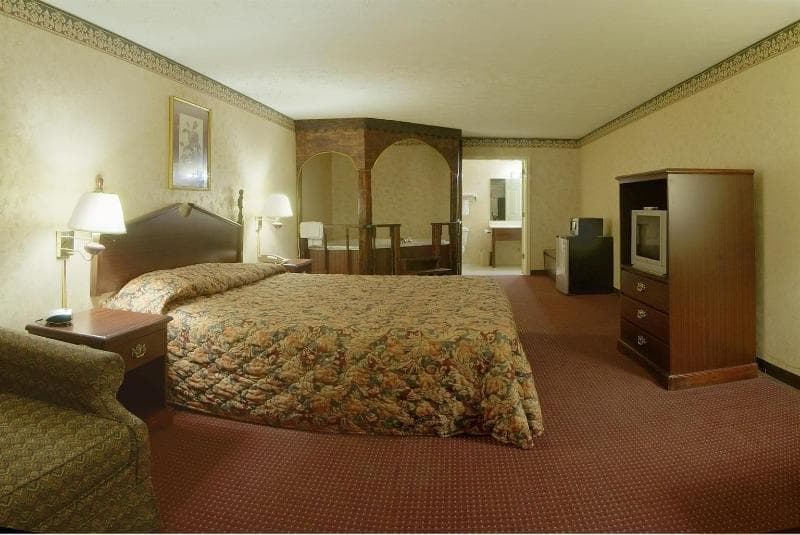 Americas Best Value Inn & Suites Mt. Pleasant photo 1