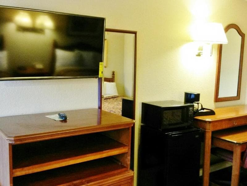 Americas Best Value Inn-Winnsboro 3