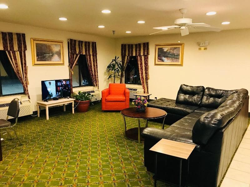 Americas Best Value Inn & Suites Pinckneyville photo 1