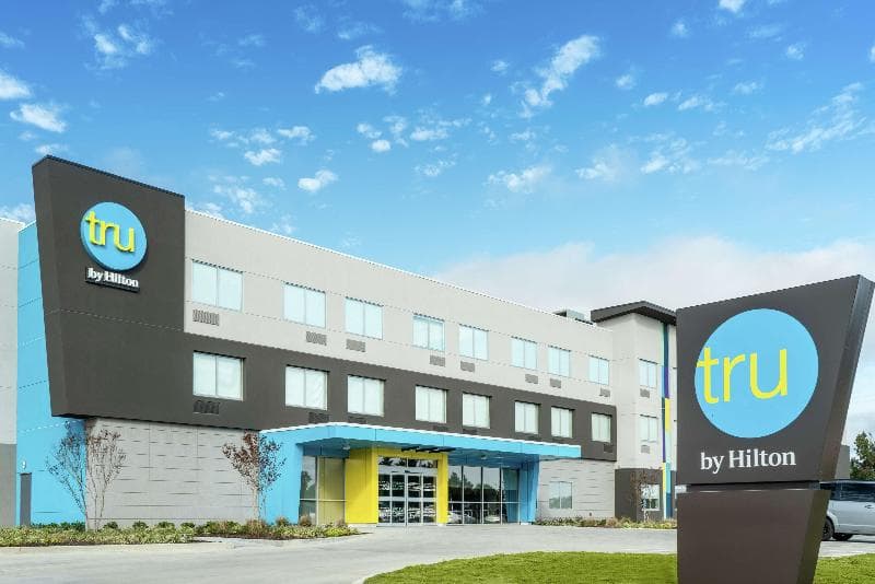 Tru by Hilton Greenville 1