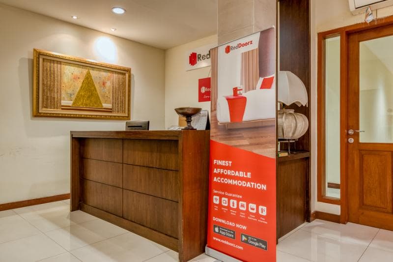 Reddoorz Plus Near Dharmawangsa Square main