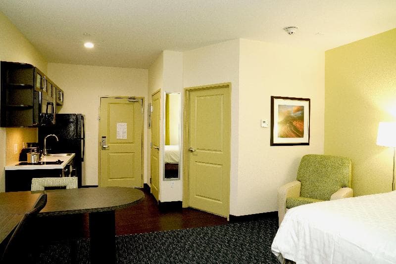 Candlewood Suites Plano North 3
