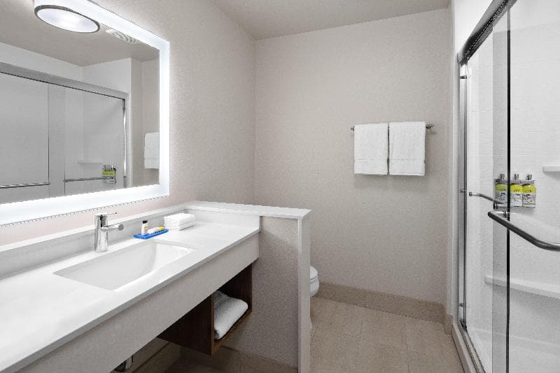 Holiday Inn Exp & Sts Elkhorn - Lake Geneva Area 5