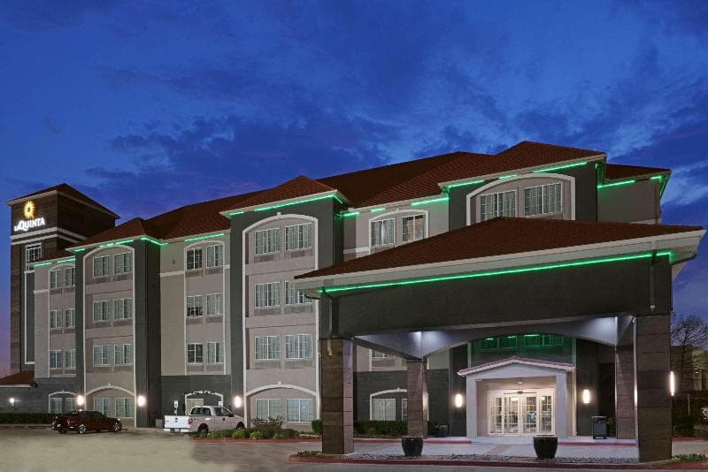 La Quinta Inn & Suites by Wyndham Fort Worth Eastchase 2