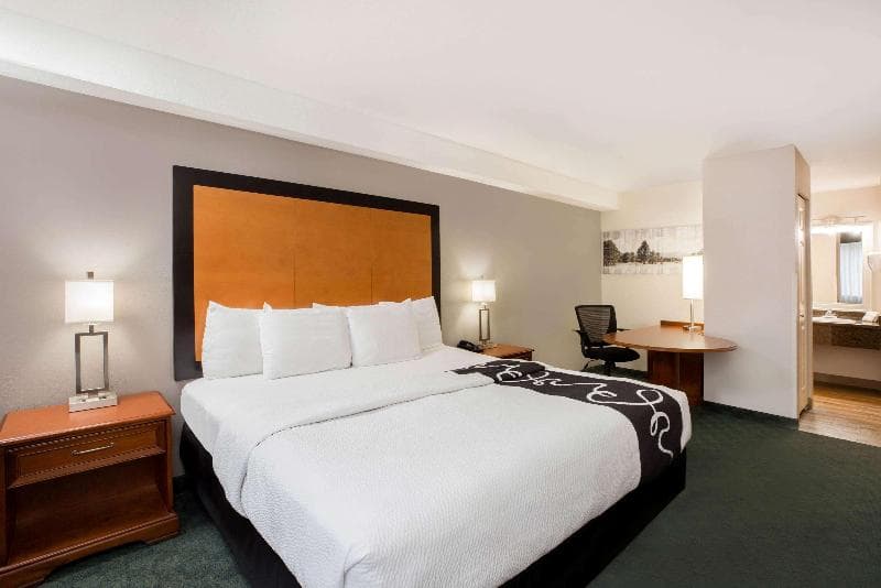 La Quinta Inn by Wyndham Everett 4