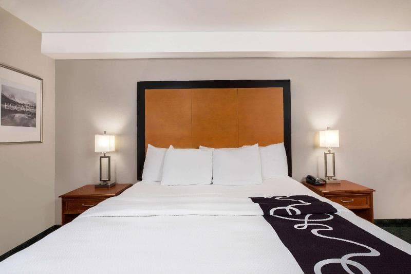 La Quinta Inn by Wyndham Everett 3