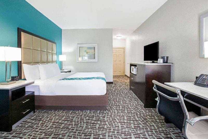 La Quinta Inn & Suites by Wyndham Paris 4