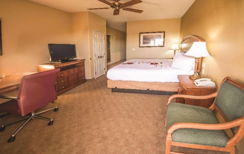 La Quinta Inn & Suites by Wyndham Marble Falls 5