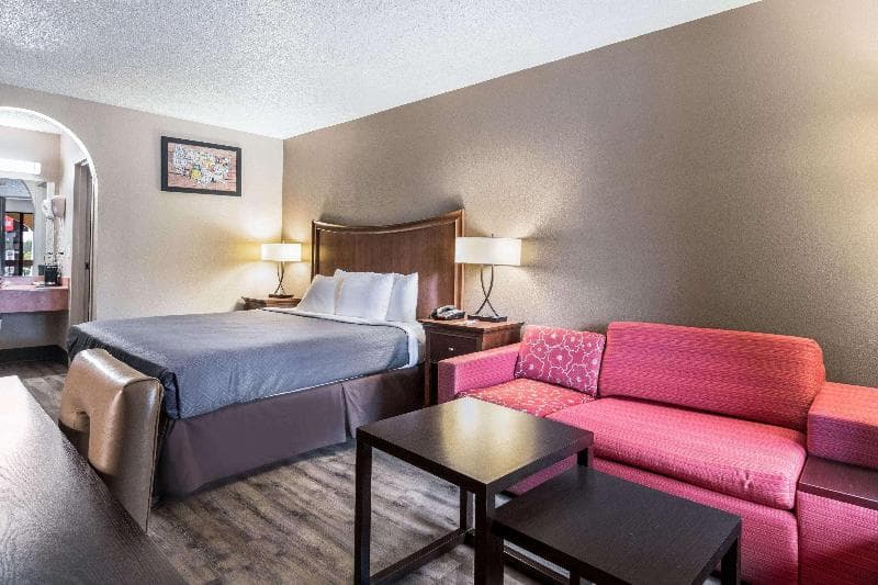 Econo Lodge Gainesville 3