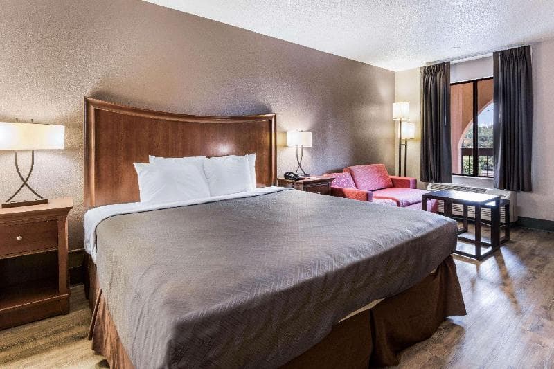 Econo Lodge Gainesville 4