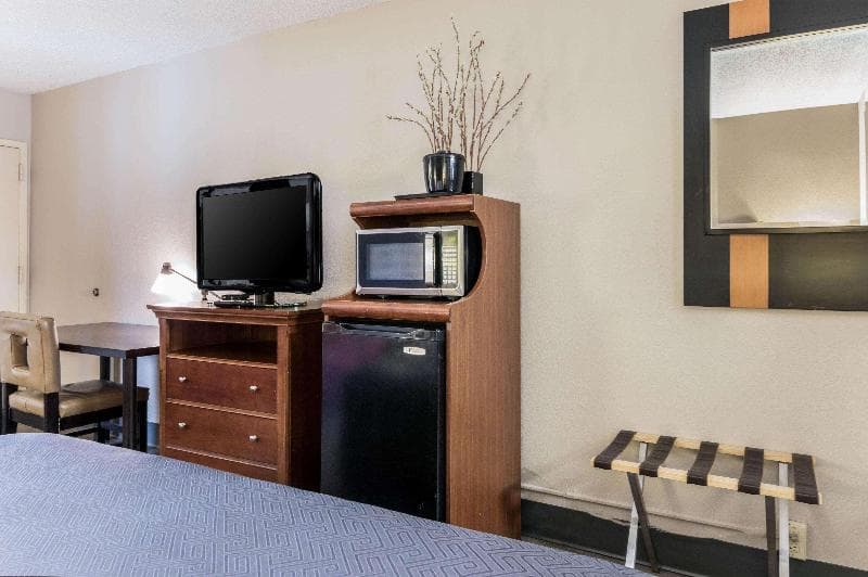Econo Lodge Gainesville 5