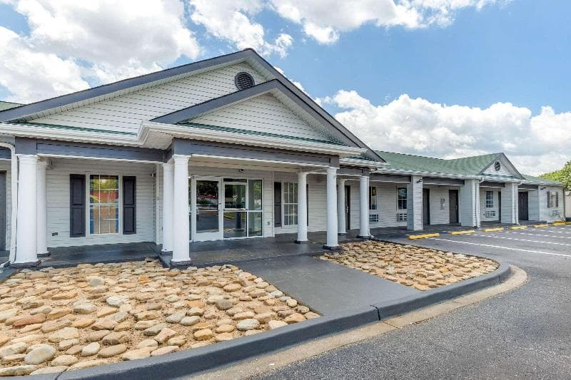 Suburban Studios Spartanburg - I-26 photo 1