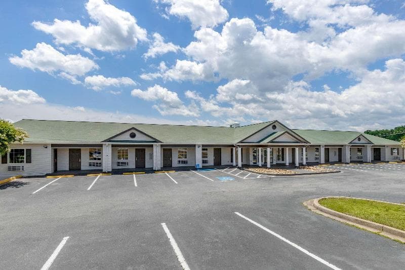 Suburban Studios Spartanburg - I-26 5