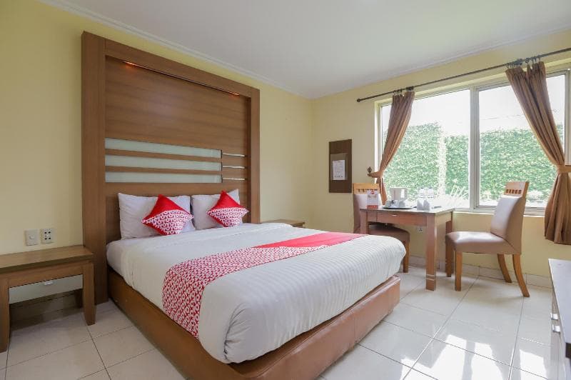 Hotel Senen Indah main