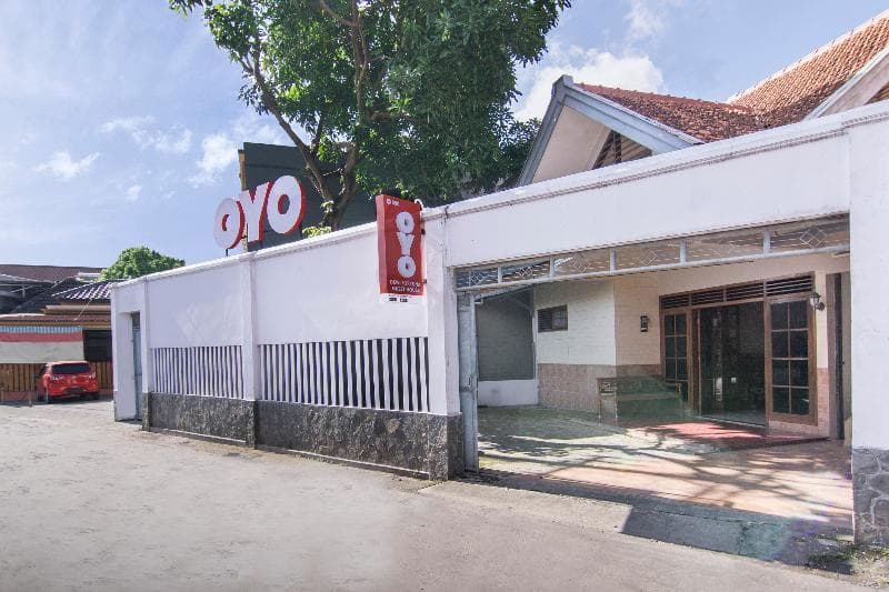 Oyo 890 Dewi Fortuna Guest House 3