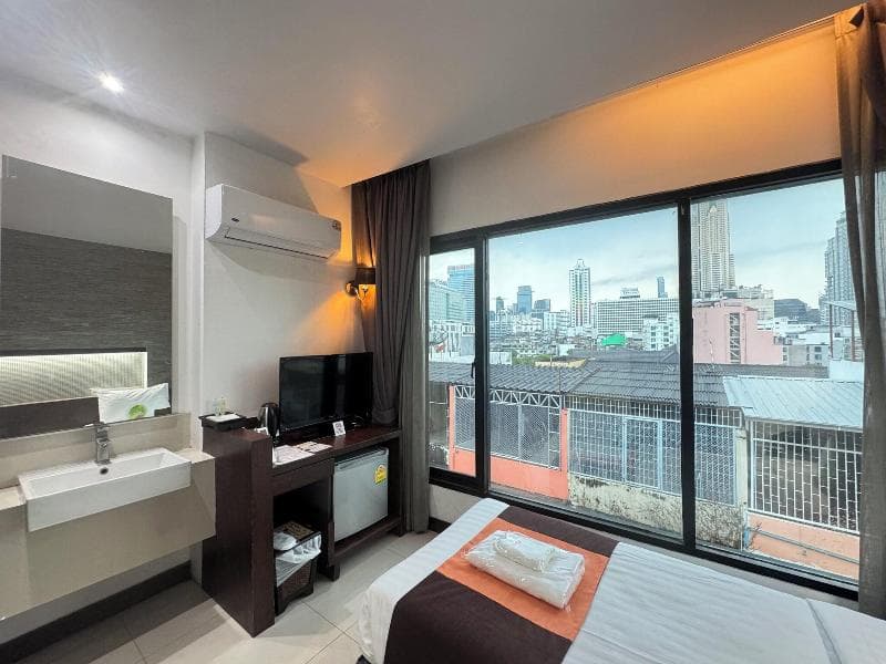 The Bangkok Airport Link Suite 3