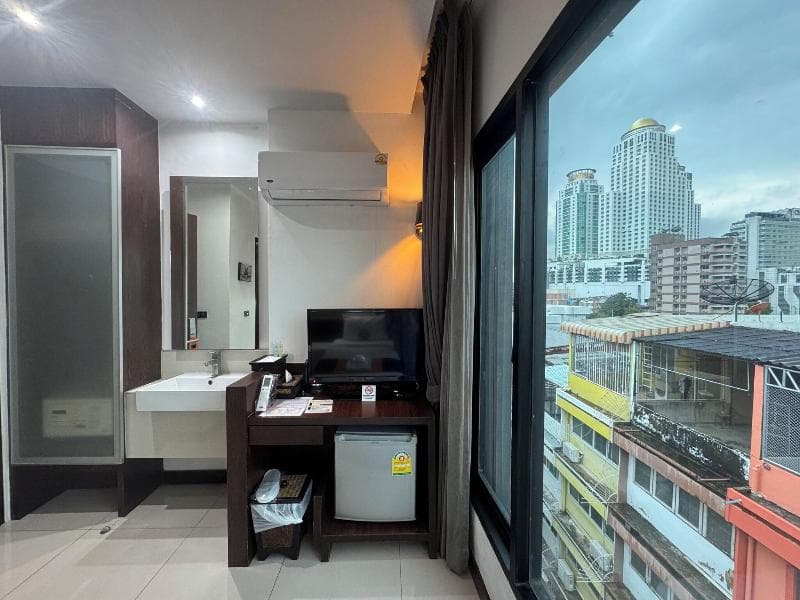 The Bangkok Airport Link Suite 5