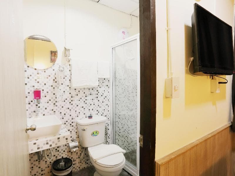Sukhumvit 20 Guest House 5