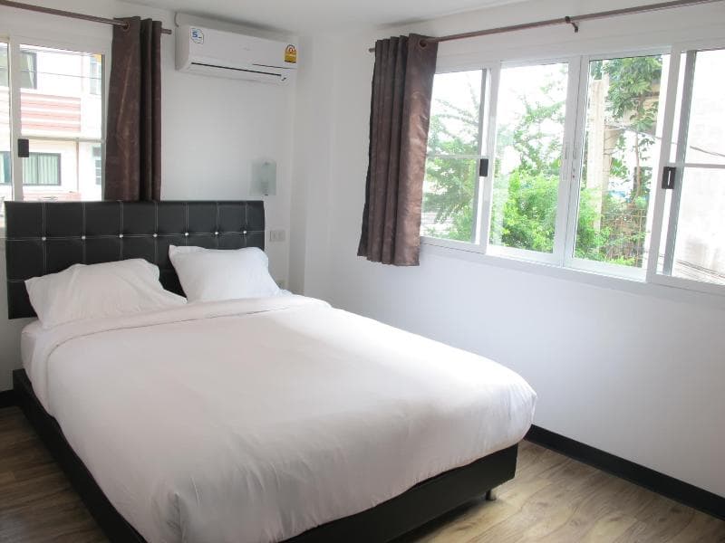 Hoppers Place Donmuang Hostel photo 1