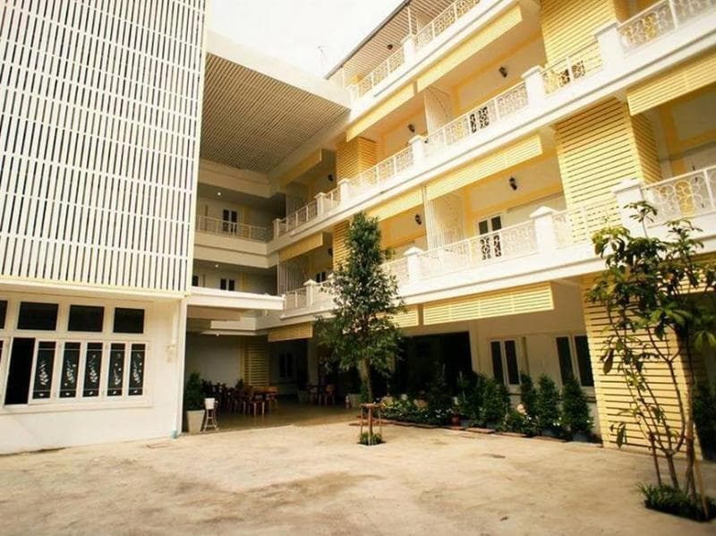Sri Krungthep Hotel 3