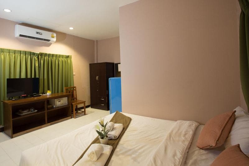 Kata Beachwalk Hotel And Bungalows 3