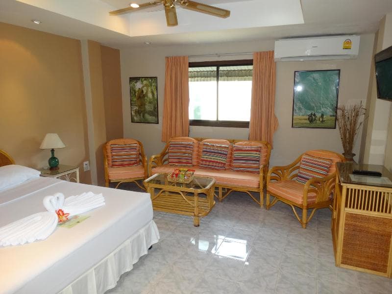 Summer Breeze Hotel 5