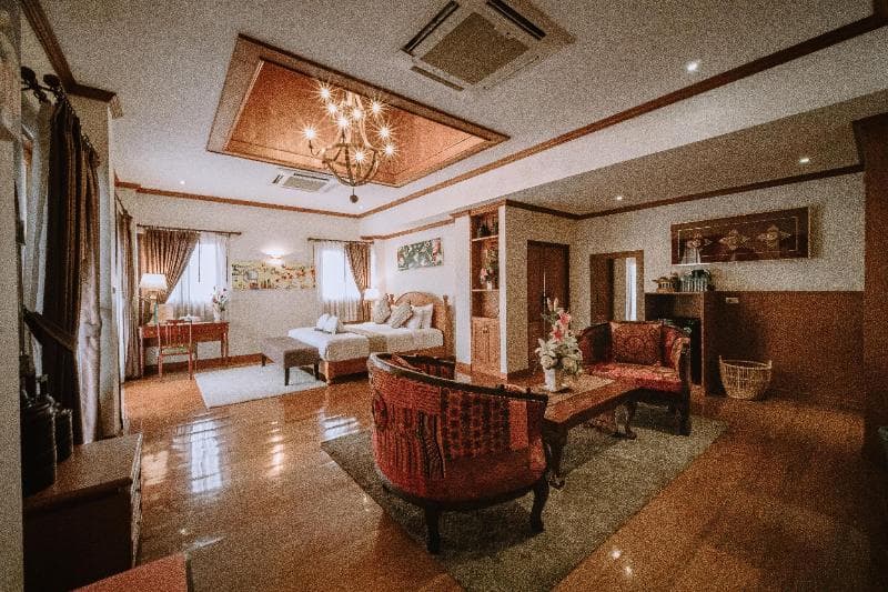 Baan Huen Phen main