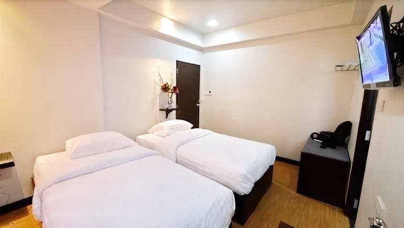 Basic Line Hotel At Loikroh (Adults Only) 5