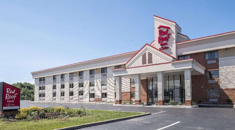 Red Roof Inn & Suites Cleveland - Elyria 5