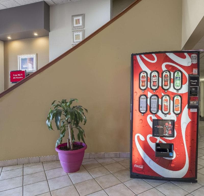 Red Roof Inn & Suites Cleveland - Elyria 2