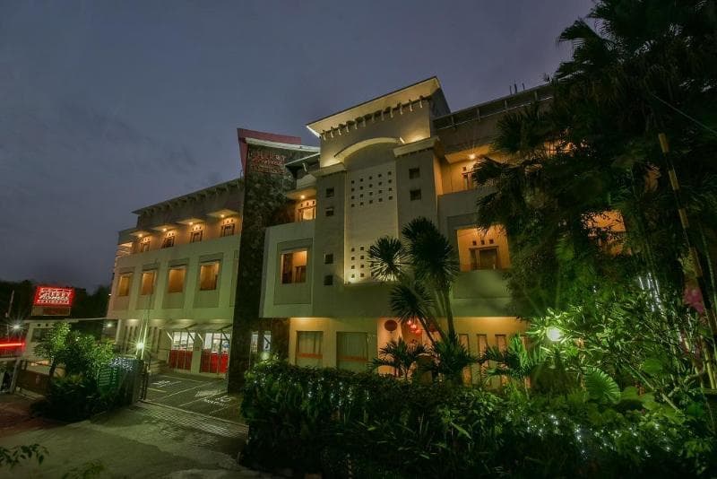 The Cherry Homes Hotel And Residence 3