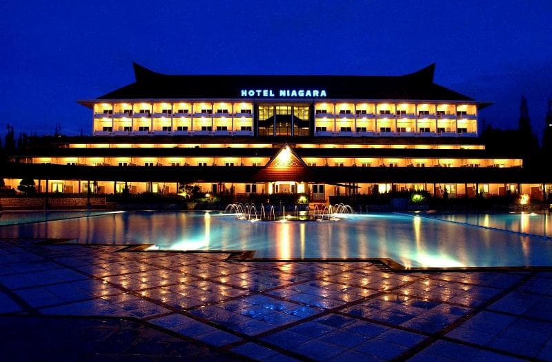 Niagara Hotel Lake Toba And Resorts 3