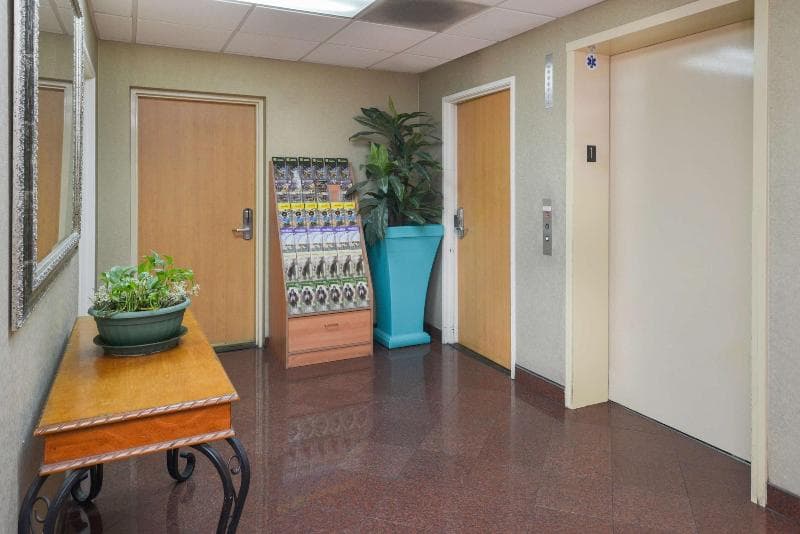 H3 Inn & Suites Lax Airport 4