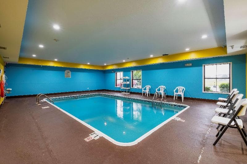 Red Roof Inn & Suites Monee 5