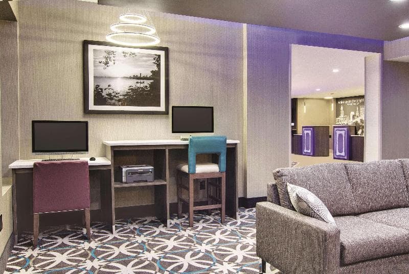 La Quinta Inn & Suites by Wyndham Cleveland Airport West main
