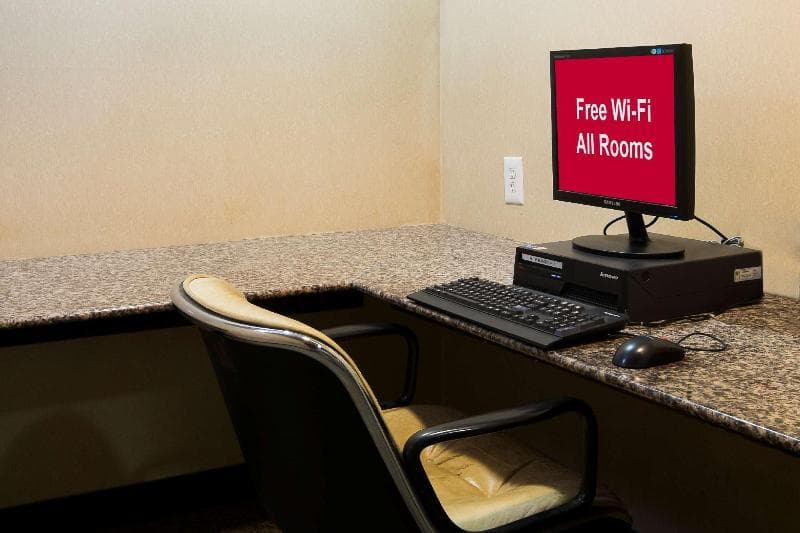 Red Roof Inn & Suites Philadelphia - Bellmawr photo 1