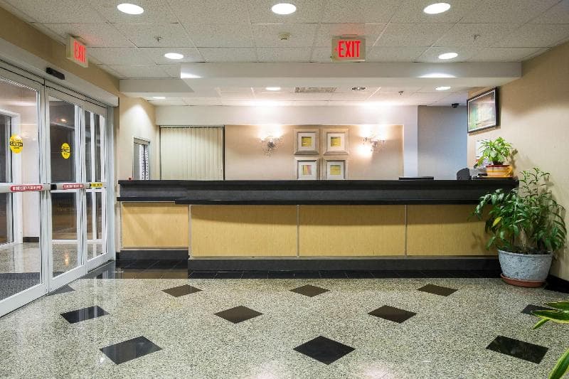 Red Roof Inn & Suites Philadelphia - Bellmawr 3